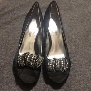Black pumps with diamonds
